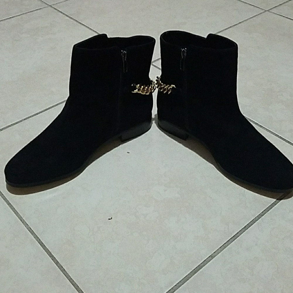 Boots - Picture 2 of 4
